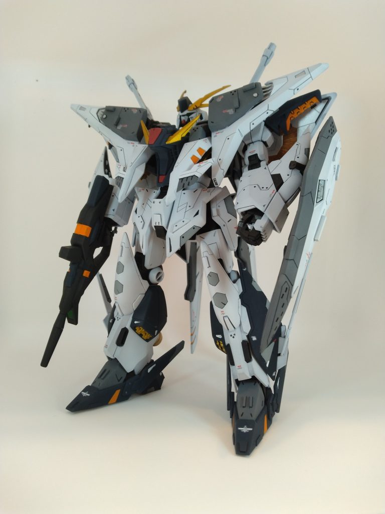 全体的にグレーの割合を増やし、ヒロイック成分を減らし、反政府勢力みをイメージしました。