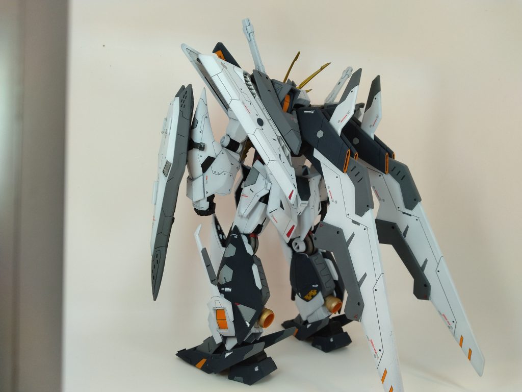 ミノフスキーユニットやウイングスタビライザーのスジボリがお気に入りです。