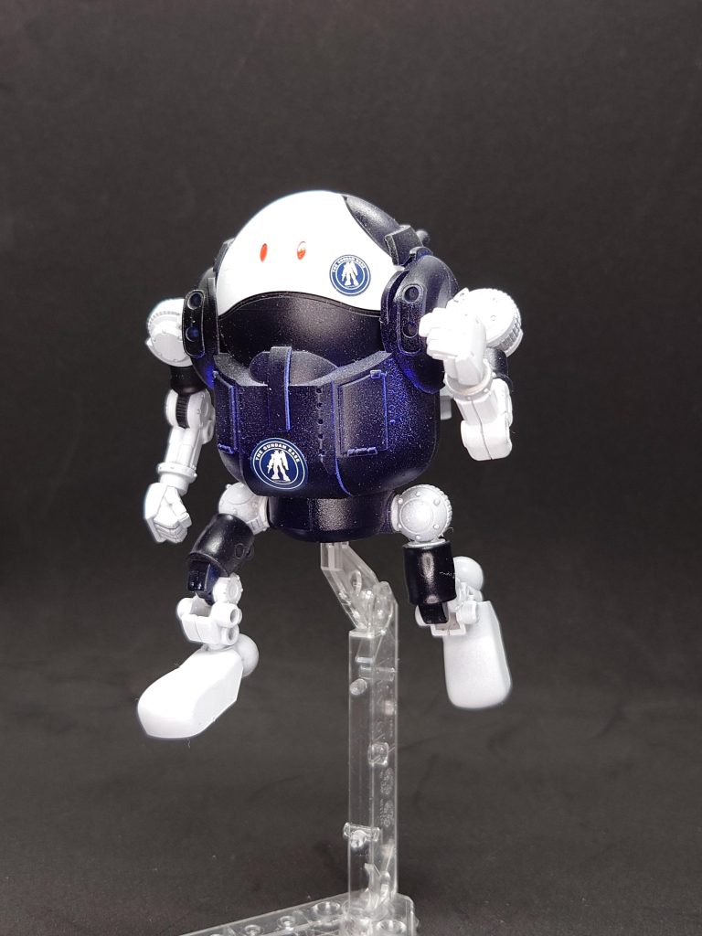 黒を下地に隠蔽率を下げた青なんだが黒が濃いのかな？