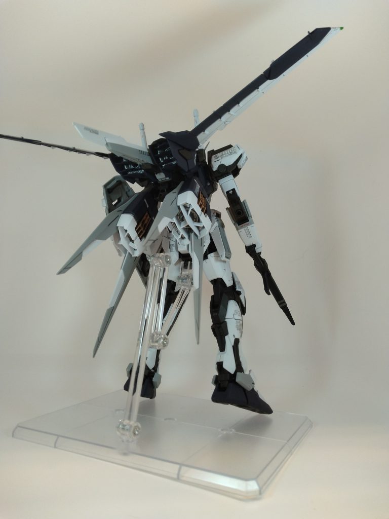 バックビュー。このキット1番好きなところはスラスターです！