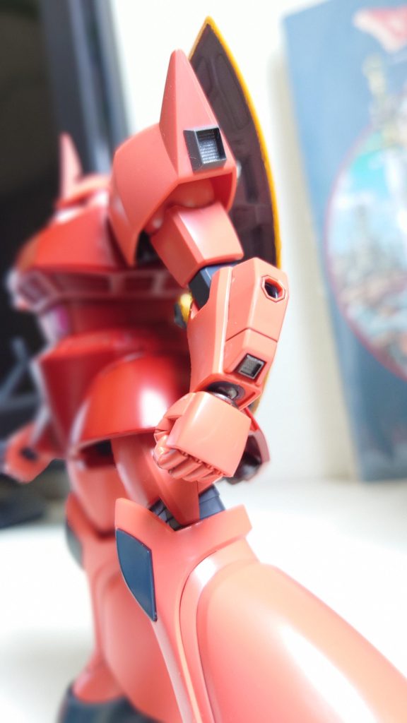 プレーンな感じだった腕はスラスターを追加