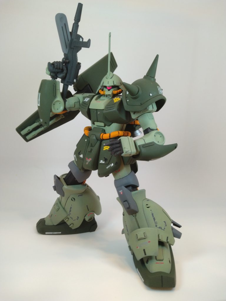 古いキットなので合わせ目は出ますが、作りがシンプルな分、製作・ポージングしやすいです。塗り分け、モールド追加、スジボリ追加しています。