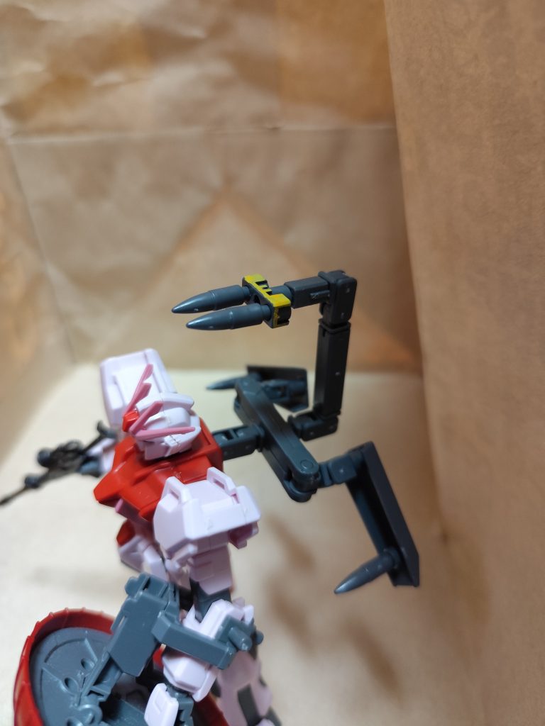 バックパックに、キケロガに採用されたゼロサイコミュを搭載しています。