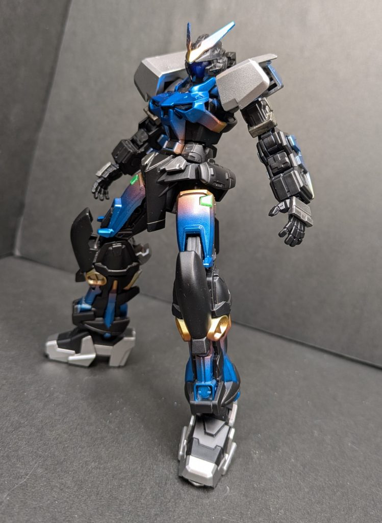 青の面積が広い方がかっこいいかなと思って青メインになるように塗装しました