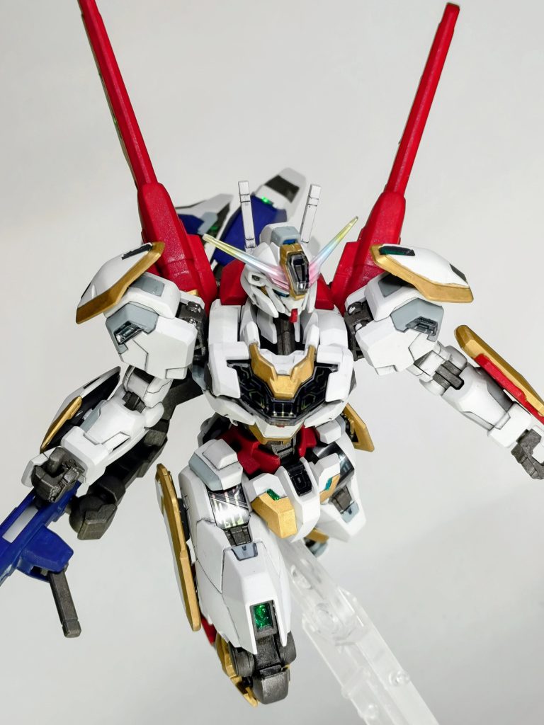 パーメットスコアとセンサー類はつや消し後に仕上げてます。今回はカメラアイにもラピテープを貼りましたが目立たないですね…