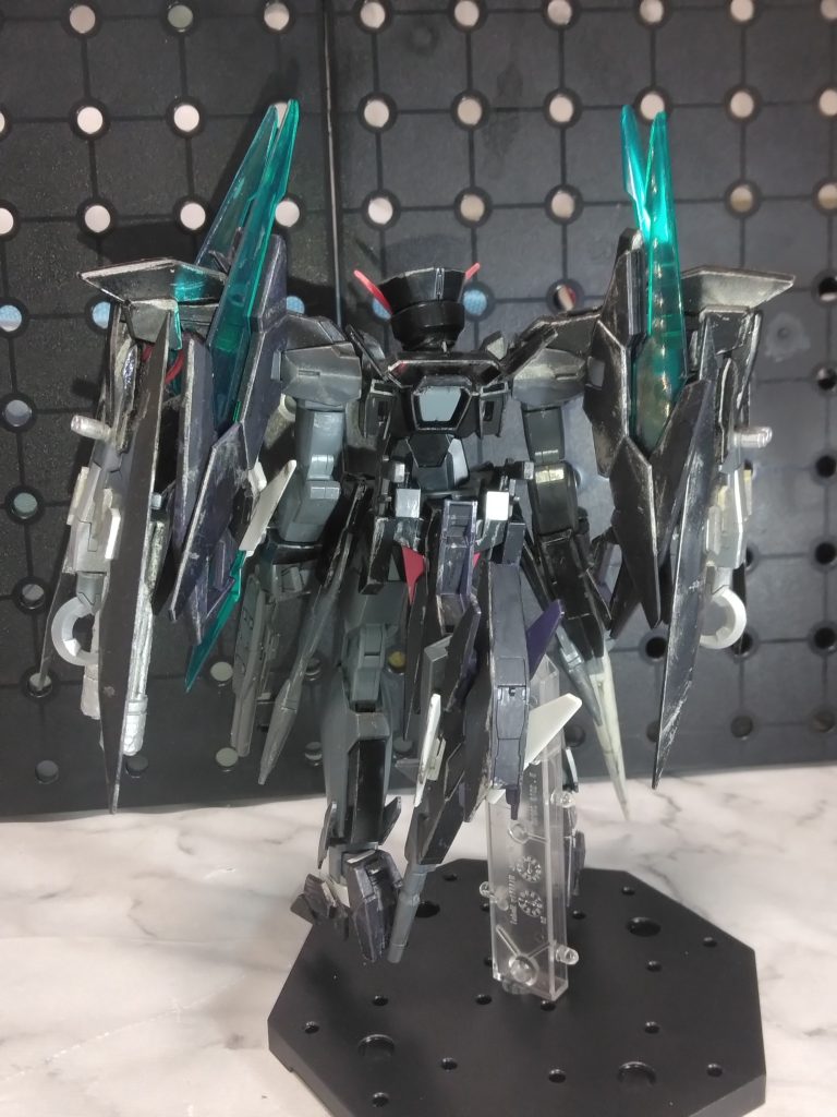 ランサーとライフル切り替え二丁持ちマグナムのバインダーの端に3ミリピンを移植して接着して、そのピンにダークハウンドのバインダーを取り付けて可動出来るようにしています。