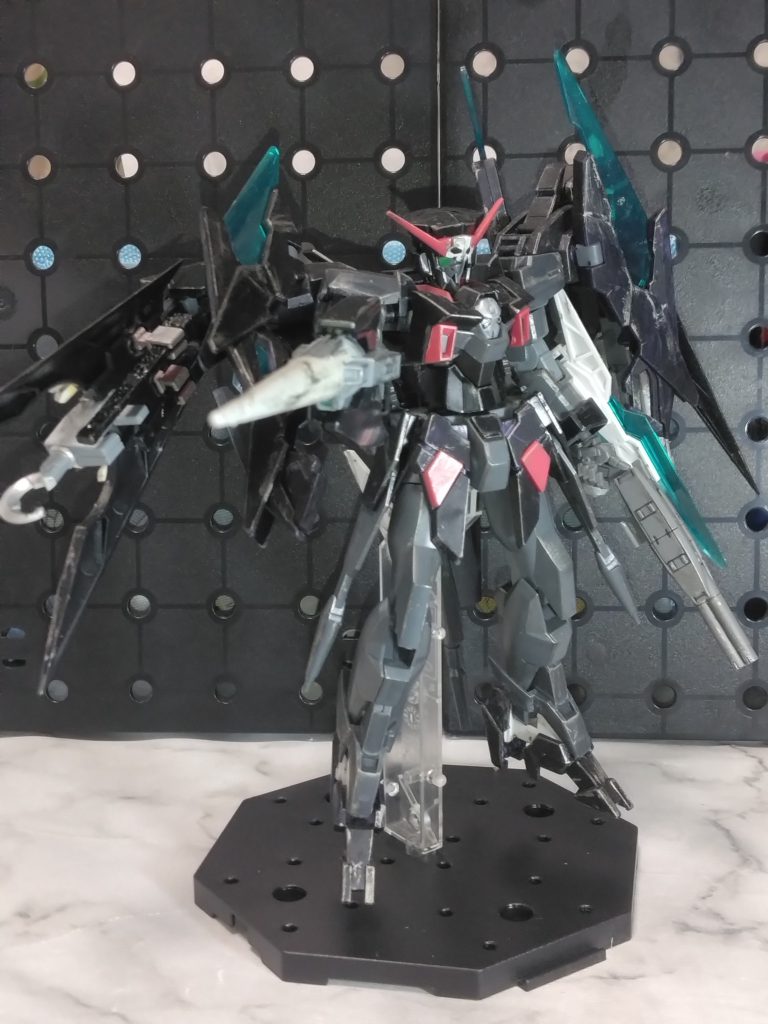 ドッズランサーもそのまま使ってます。強そうな撃ち方するけど、実際重くて早くは動けないんだろうな…