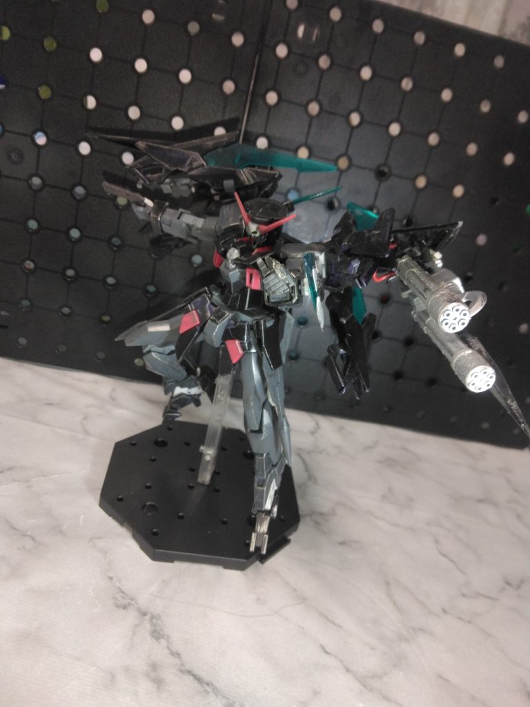 元々サーベルがあったスペースにヴィダールのハンドガンがはまったのでかっこ良くね?と牽制武器として採用。関節とか狙うのかな