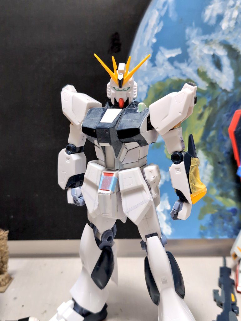 途中工程 頭部弄る前。肩のセンサーはジムIIから流用。肩はザクレロから。肩はキットのダイキャストを使い胸を開く感じに肩が稼働。グーパンチも作り変え。