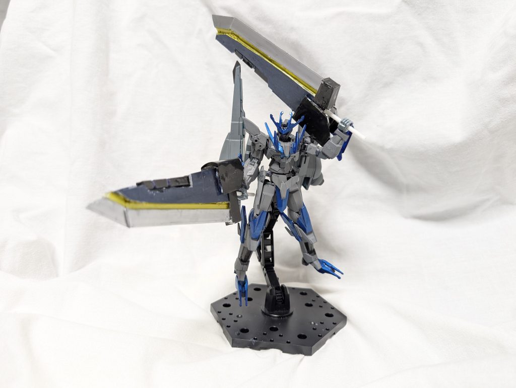 Gジェネエターナルの配信開始が開始された記念にマスターフェニックスのクロスバインダーソードを参考に作成したバスターソードです。