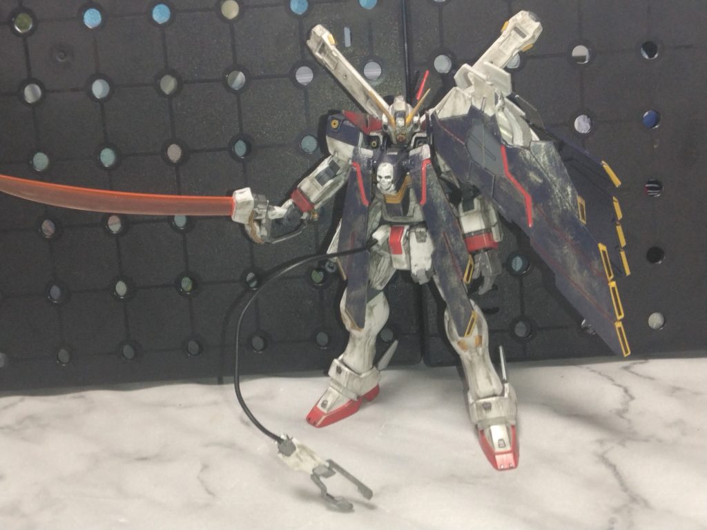 フルクロス装甲や武器はメタルビルドを参考に塗装しています。