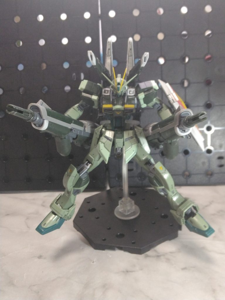 インパルスの中ではブラストが1番好きなんですが、商品化にあまり恵まれず😅でしたがキット化して手元に来るなんて最高でした。ブラストシルエットのギミックも凄く凝っていて制作しながら興奮していました😅砲身のスライドギミックがもうプラモデルの時代の進化だな～とエッジ部分の塗装と少しだけウェザリングをしています。