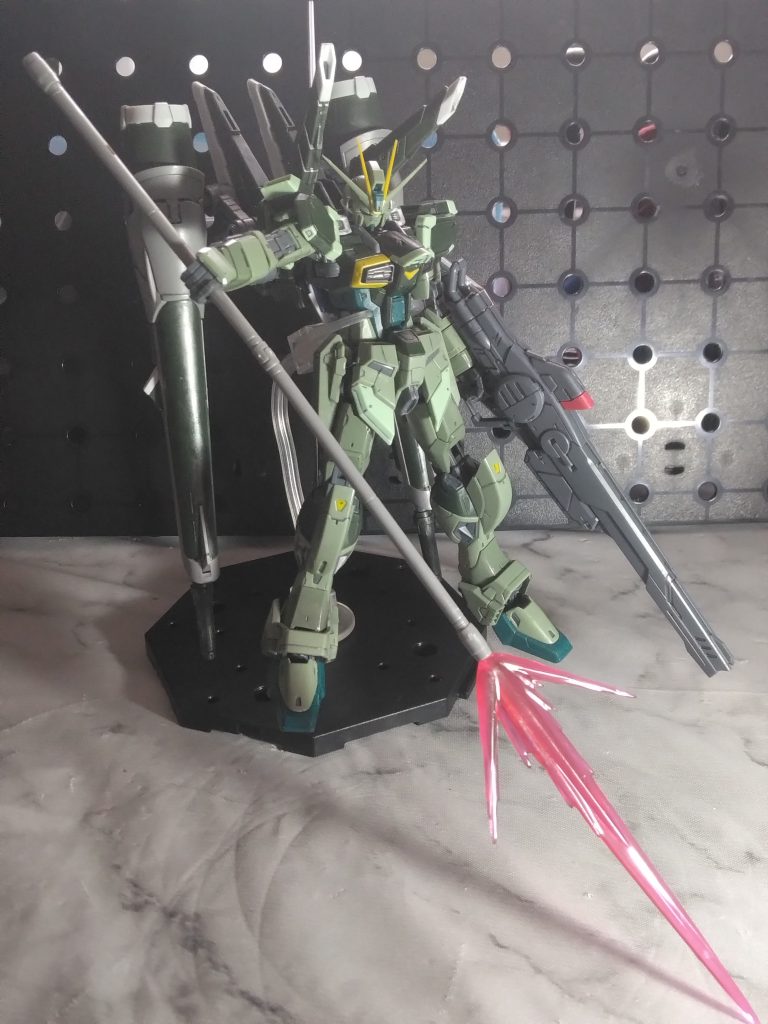 パンフレットのビジュアルっぽいポーズで。