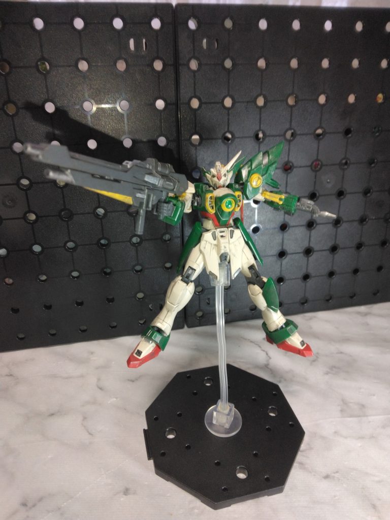 ビルドシリーズではフェニーチェ系が好きなので、近々バリエ機体も投稿予定です。「棚に飾って愛でるためじゃねぇ」とフェリーニのセリフで一気に自分だけのオリ機を作りたくなったあの頃。今でも好きなシーンのひとつです。