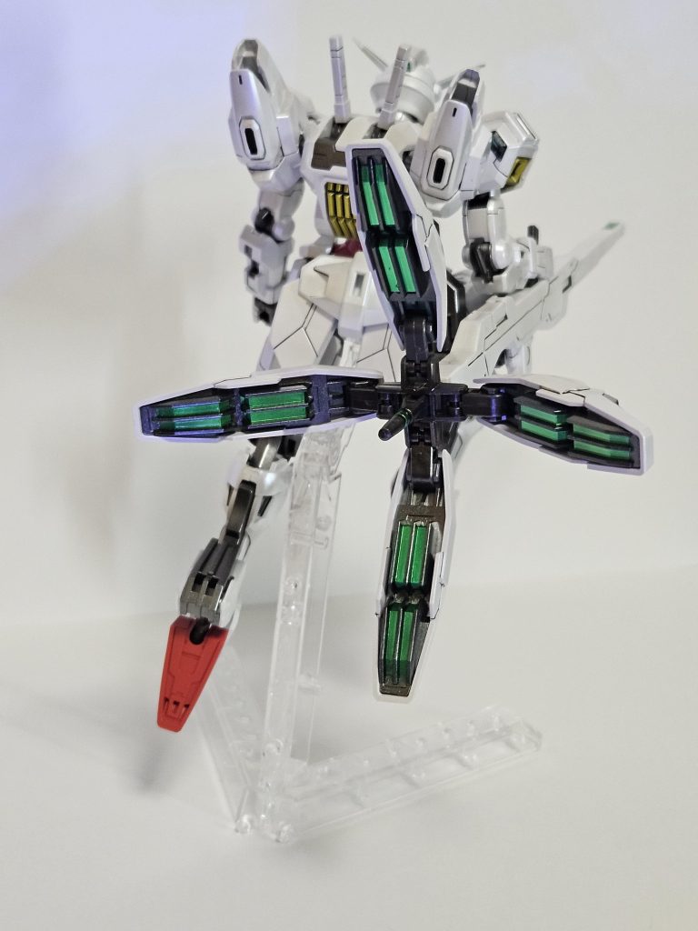 センサー類のグリーン部分もシールは使わず蛍光グリーンで塗り分けているのでUVライトで光ります