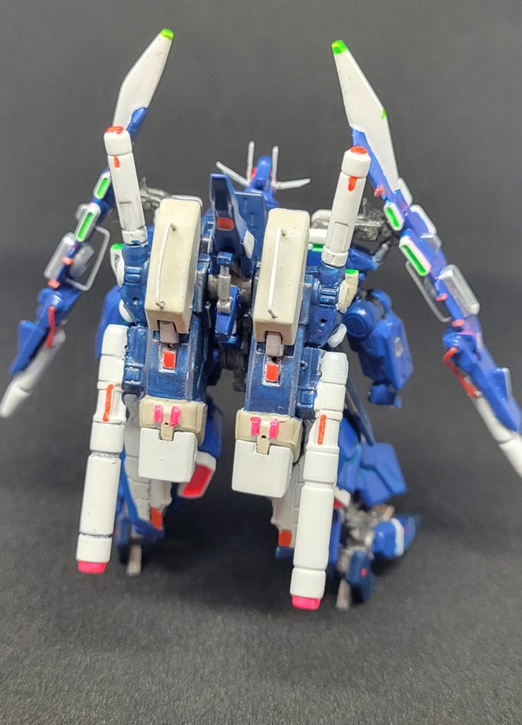 ビームライフルは、刻んで背中に移植。 