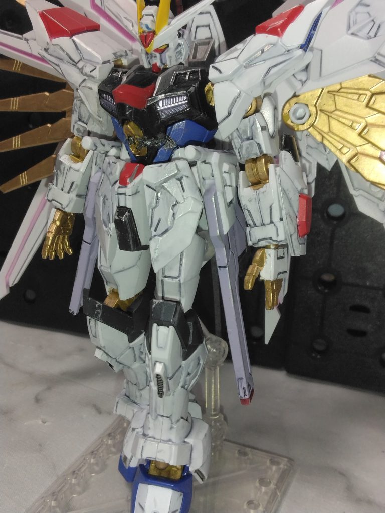 フリーダムよりかはデスティニー派なんですが、ダメージ跡のある活躍を見せられたらやるしかない。けど、新しくHG用意するのもな…と思っていたのでタイミングよく購入できて良かった。