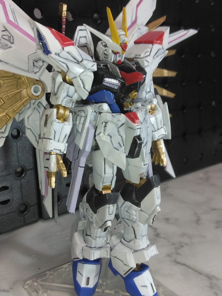 腹部、レールガン、右腕をダメージ加工。後はフレーム、ディフェンダーの金の色味を新しくゴールドで塗り直し。