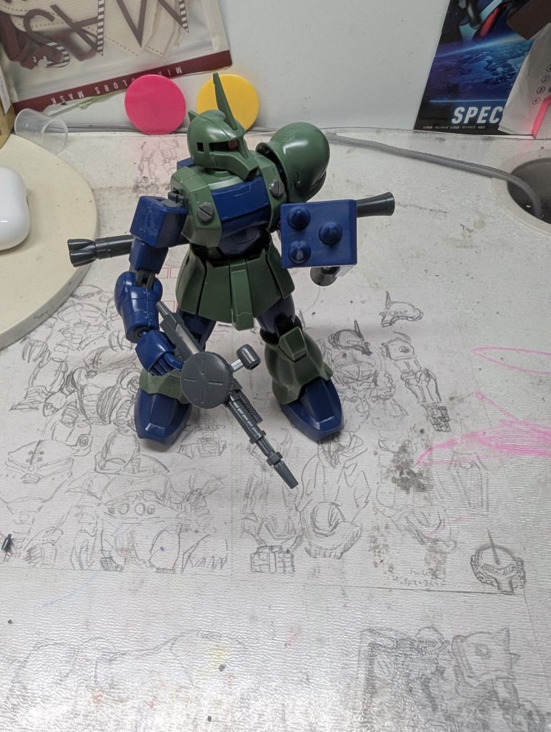 そして隊長機、こいつは武装モリモリの胸部に少しだけ情報量を増やしました。