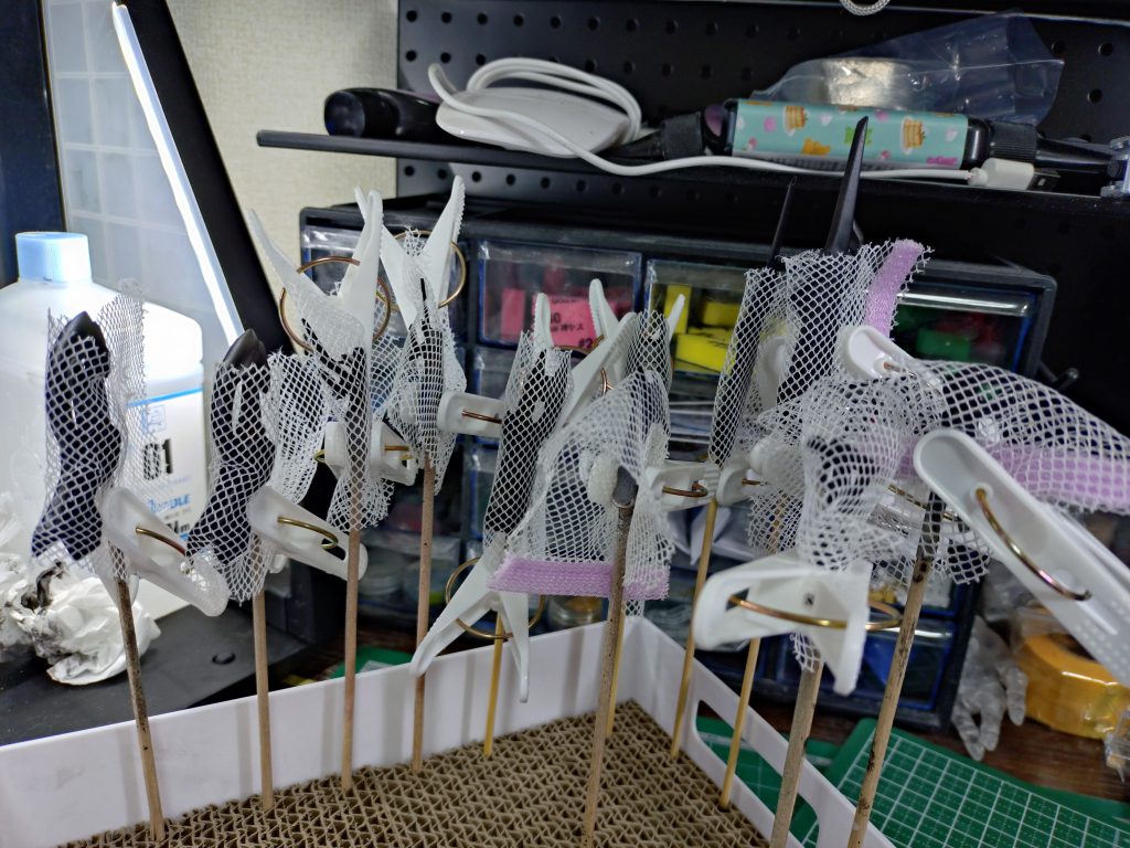 ランドリーネットを切ってマスキング。