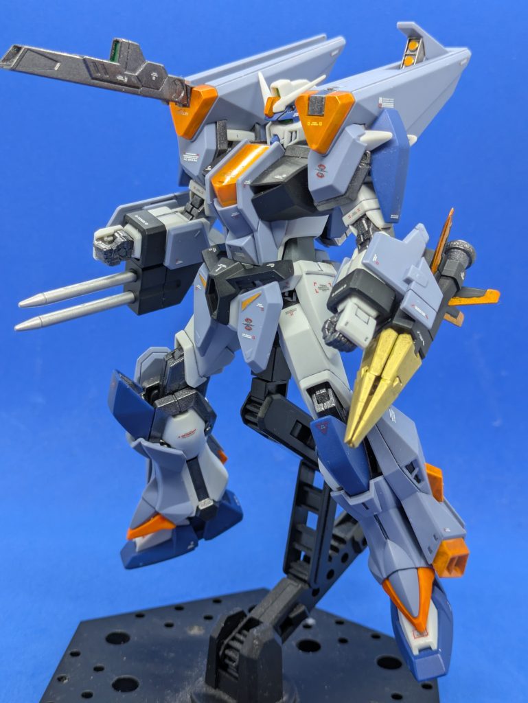 全弾発射っぽいポーズで。実はライトニングバスターも購入できたので、そのうち作って2機並べたいですね。ご覧いただきありがとうございました。