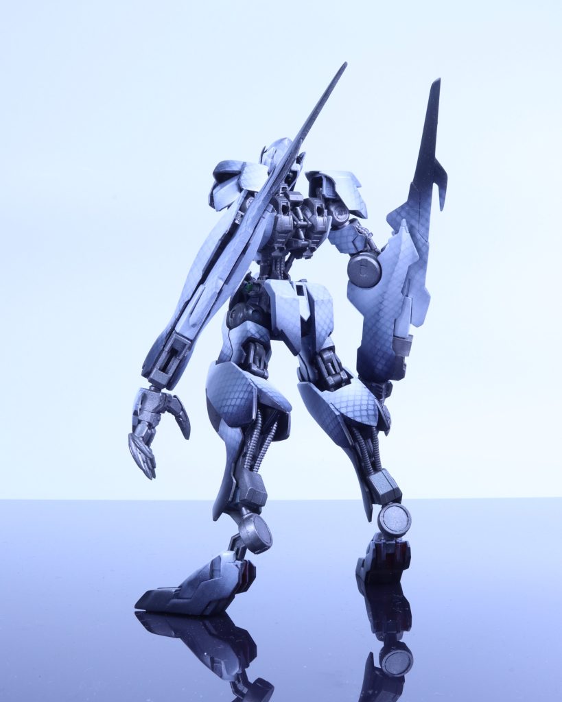 アルシュベルドの鱗だったり羽毛の表現を限られた時間でどう表現するか悩んでメッシュ塗装とグラデーションの併せ技にしました！どちらも初めて挑戦しましたがそこそこうまくいって満足です！