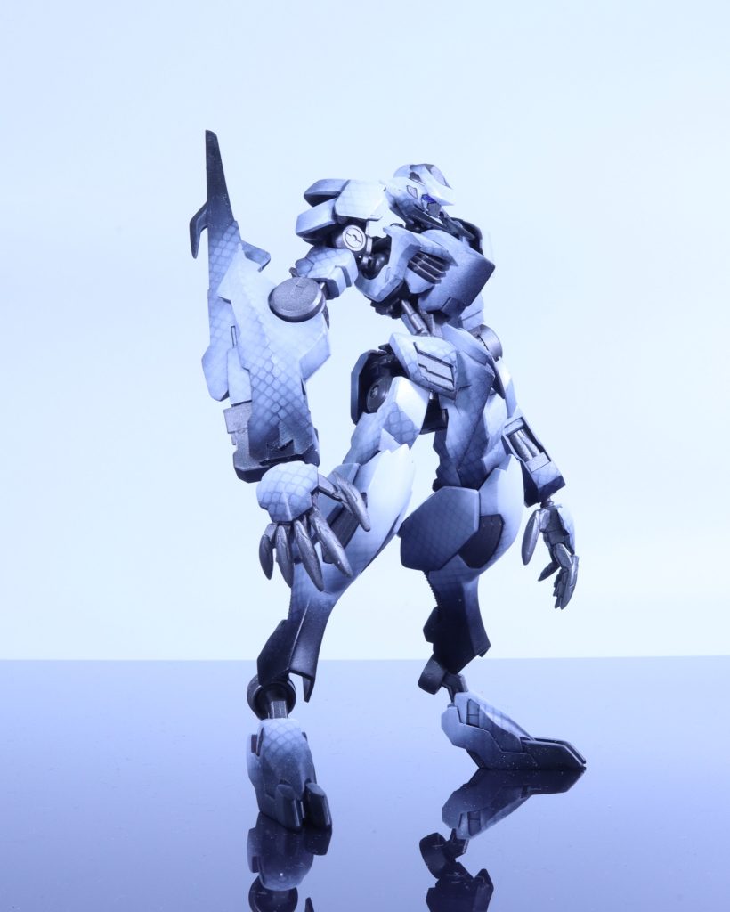 肩パーツの変更、カカトを切り落とし、テイルブレードを2機分使ってます🫡