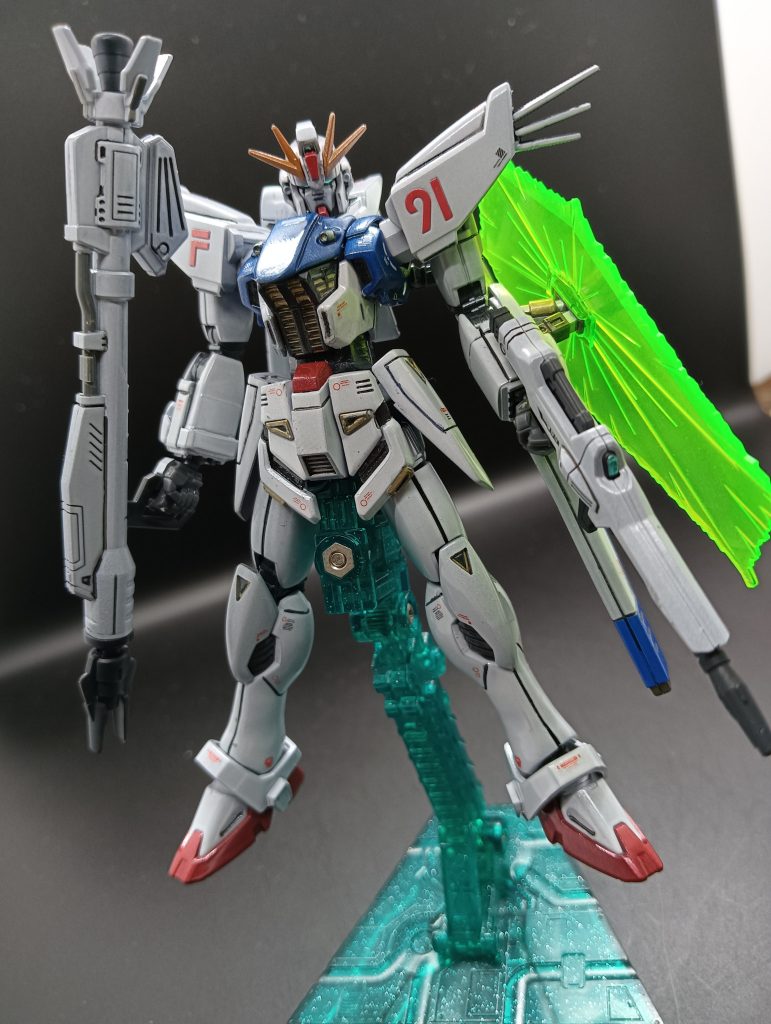 シルバー下地で塗装したのですが、水性カラーでは上手くいきませんでした、ってかそもそもホコリは付くは指紋が付くわでこう言う綺麗な塗装はせっかちな自分には向いてなさそうです（泣）