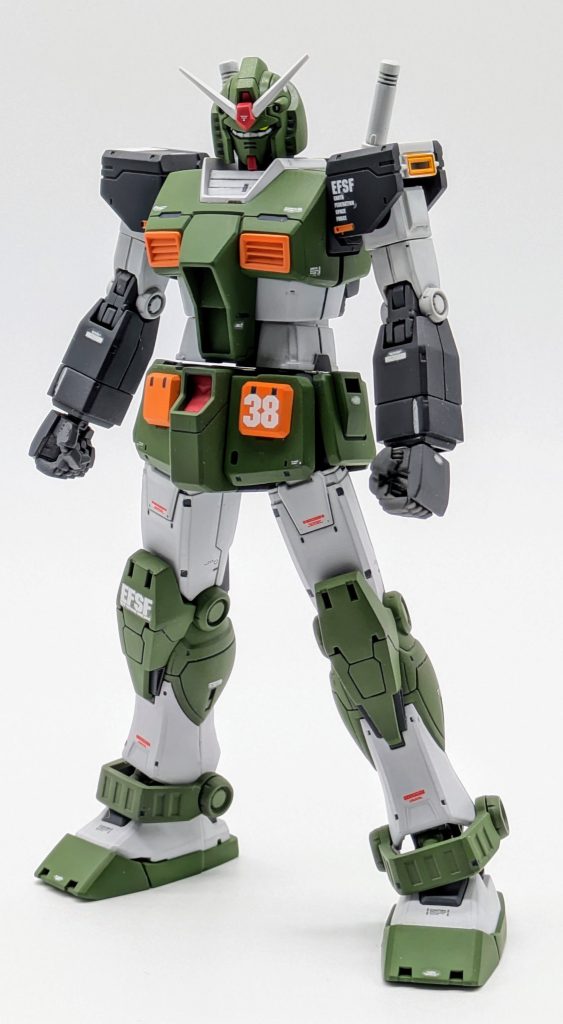 フルアーマーガンダムの装甲はパージが可能です。中のパーツは設定とは少し違う色で塗装しています。