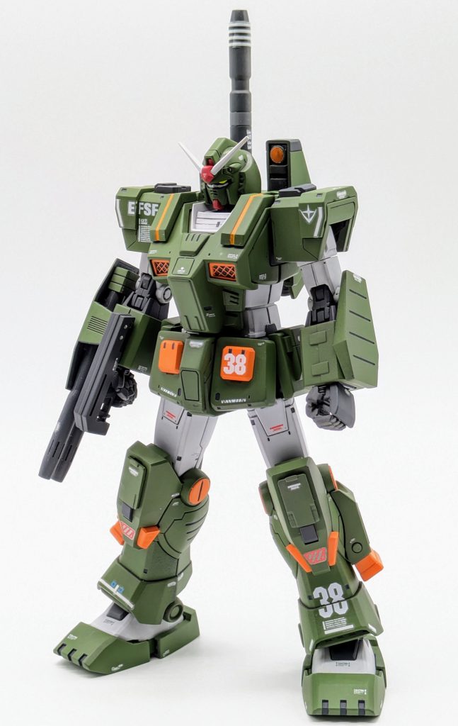 ツインアイ部には蛍光塗料を塗っておきました。