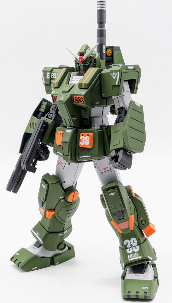 今回下地を作るときに隠し味としてパープルを吹いています。これにより少し影の落ちたグリーンを塗ることができました