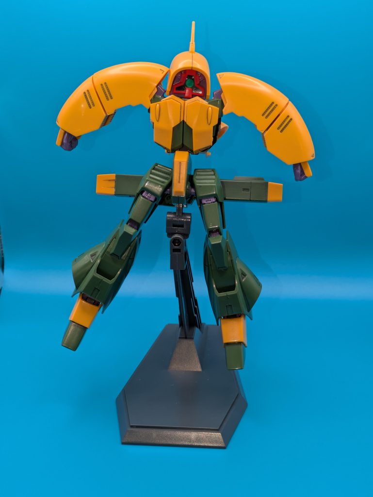 さあ、変形。両肘収納