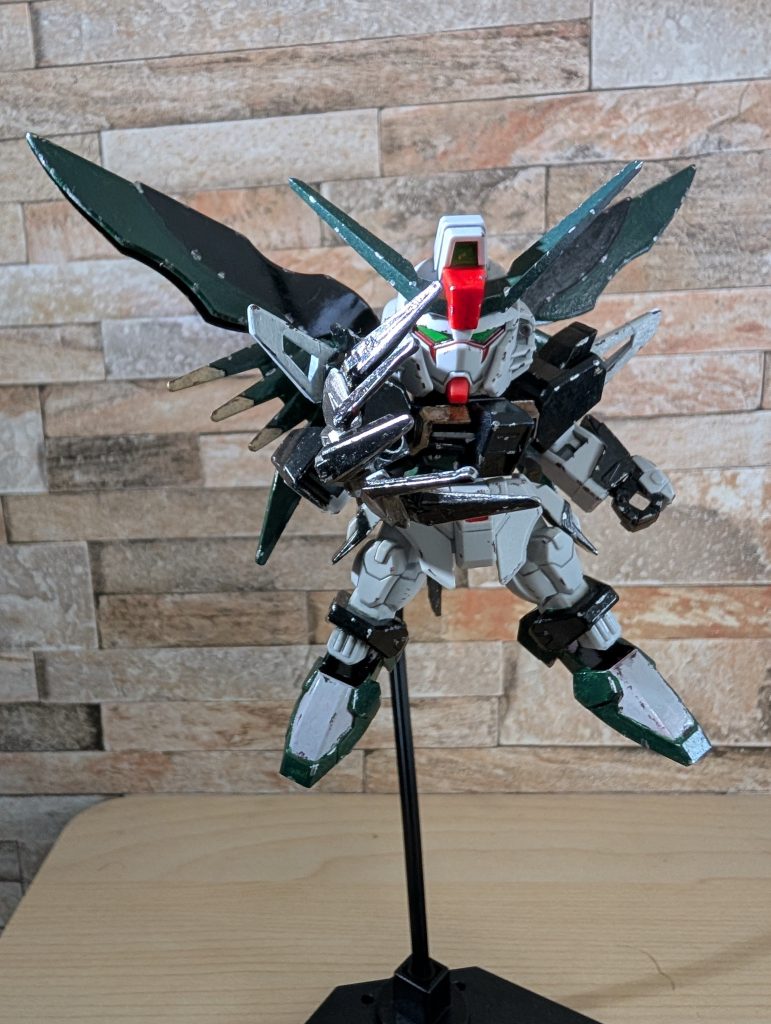 ちなみに、最初はデスティニーに爪を付けようかとも思っていたので、制作の合間に装備してみました。これはこれでカッコいい…。