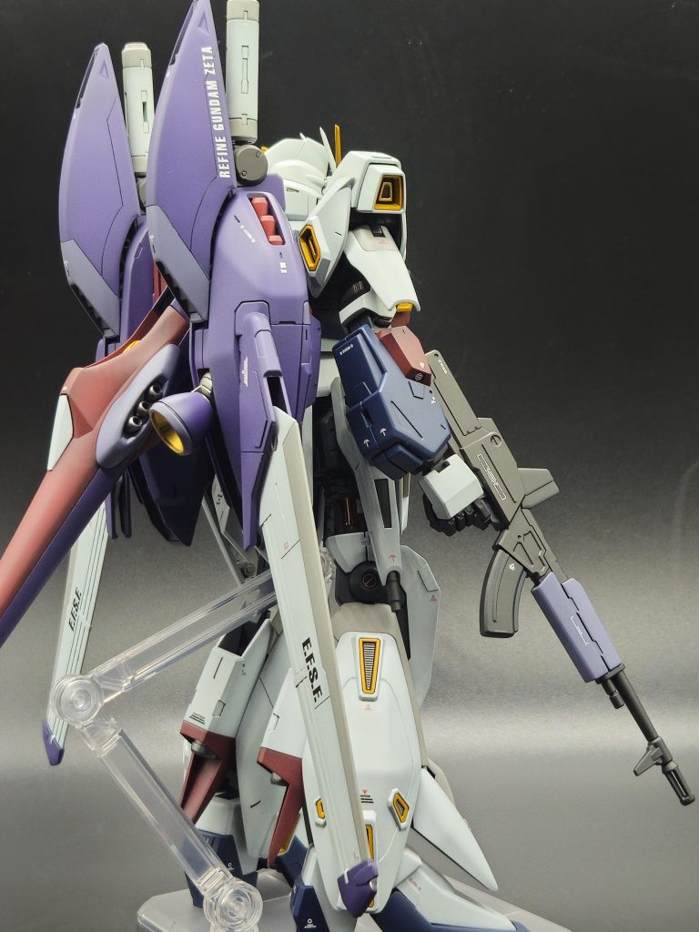 モモにチラリとメタリック