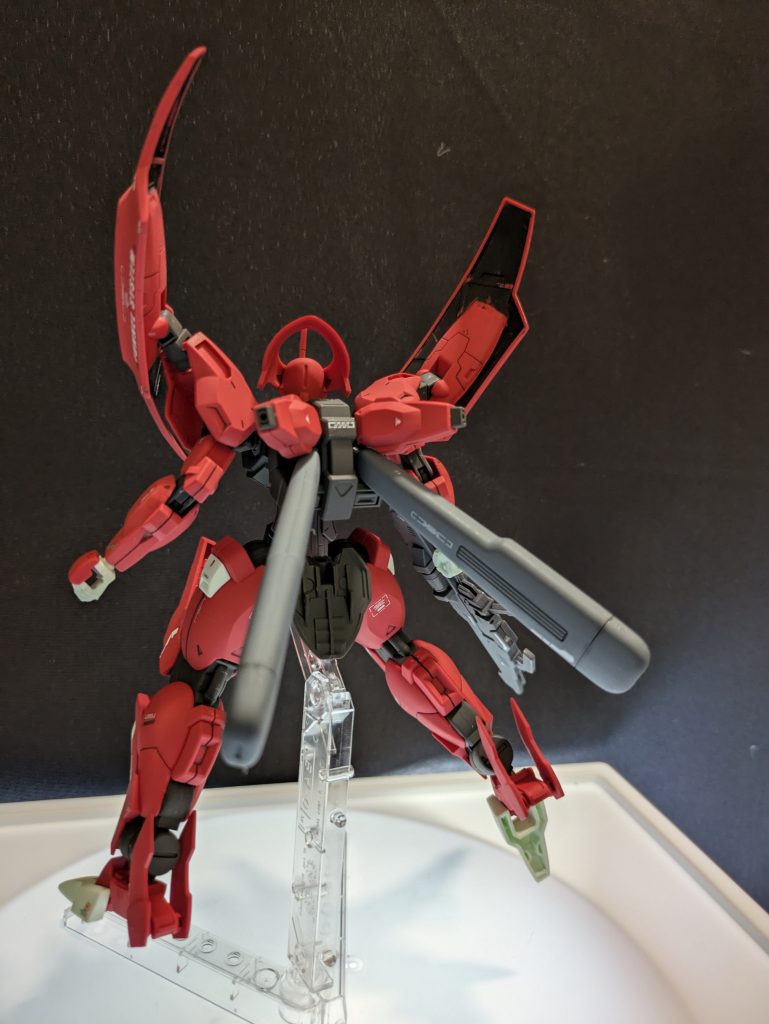 高機動にしたかったので、それっぽく見えるなるようにバックパックにパーツをくっつけくっつけ