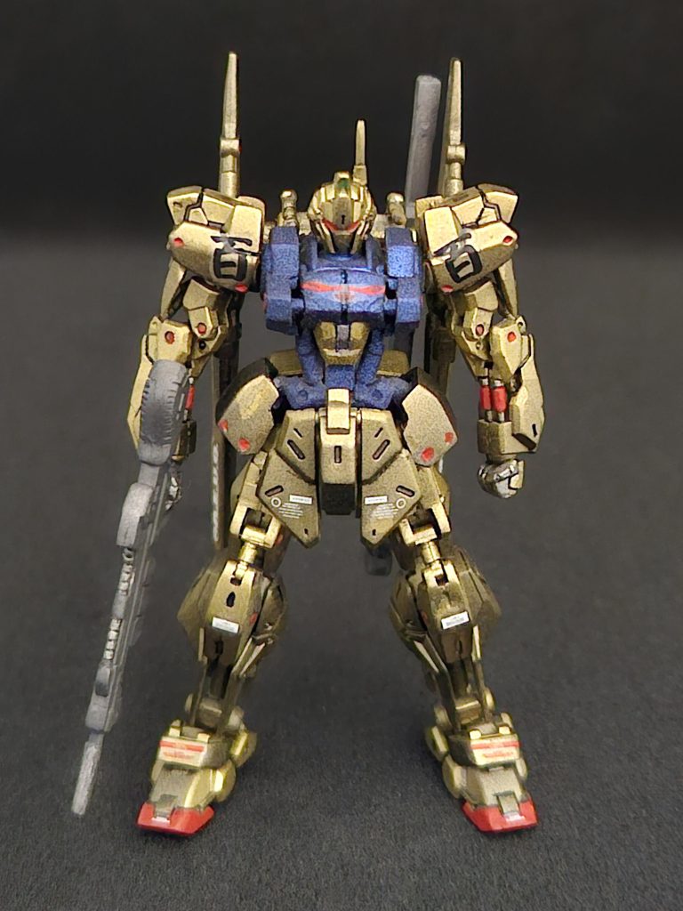 正面からの全体左肩の『百』デカールが斜めった…直すには時すでに遅し…