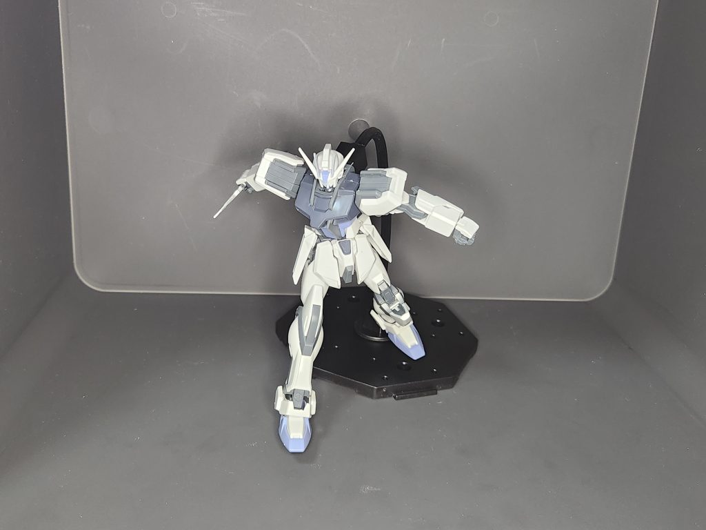 突撃。右肩の跳ね上げが足りない…