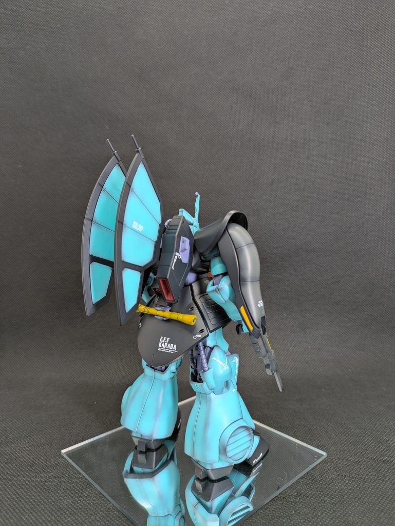 放熱フィンがはめ込みなので塗装ちょっと面倒いですね。