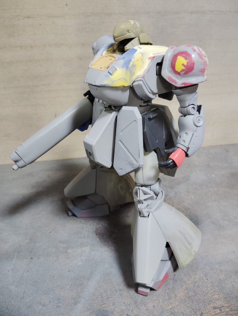 サザビーの頭が個人的に小さかったので、ケンプファーの頭部パーツを被せたらめちゃカッコよくなりましたで満足して放置