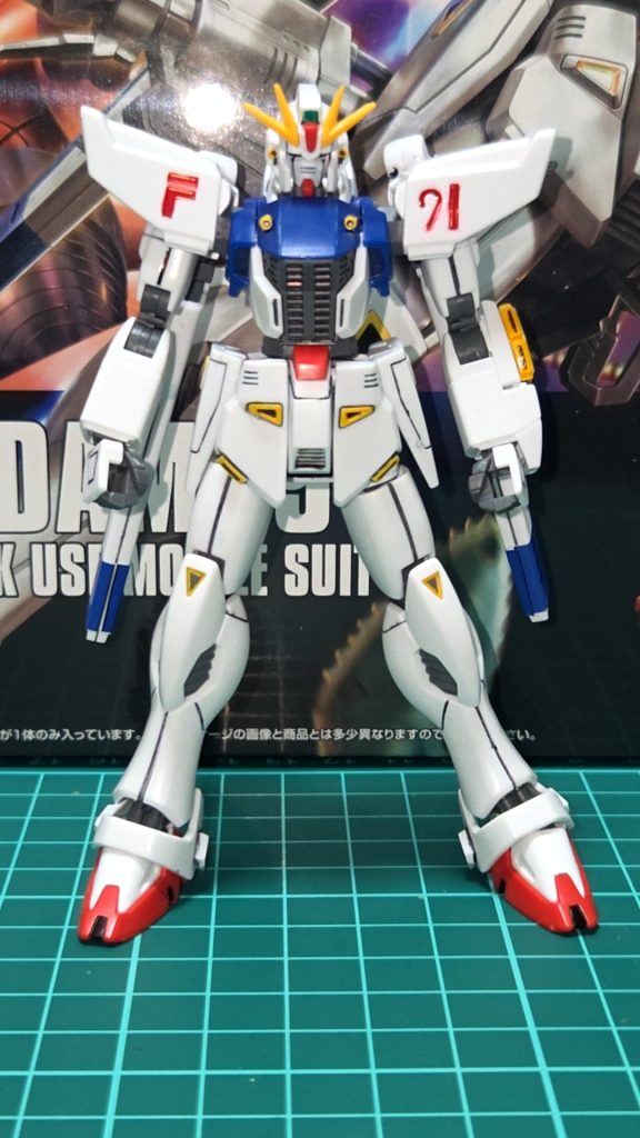 これが塗装後です！かなり化けたでしょう？………ん？1部塗装足りないような？気にするな！！これでも95%塗装してますよ！ヴェスバーが色分けしたかったけど塗装するためのマーカー無かったのが痛手ですが💦