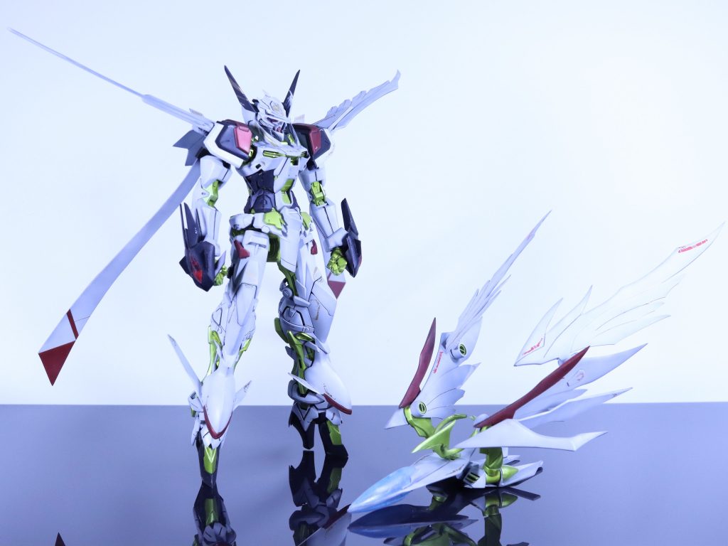 本体とヤタガラスのツーショット。