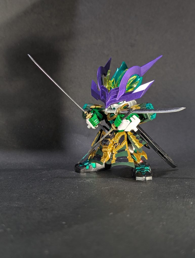 三本の刀を構えて…