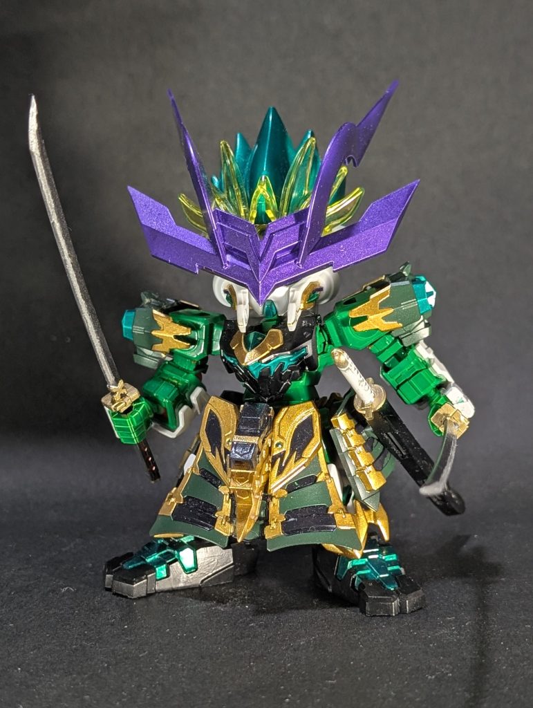 肩アーマーと角の位置を変更し