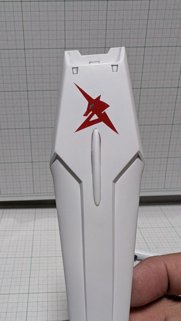 付属のシールをマスキングにして、塗装で再現