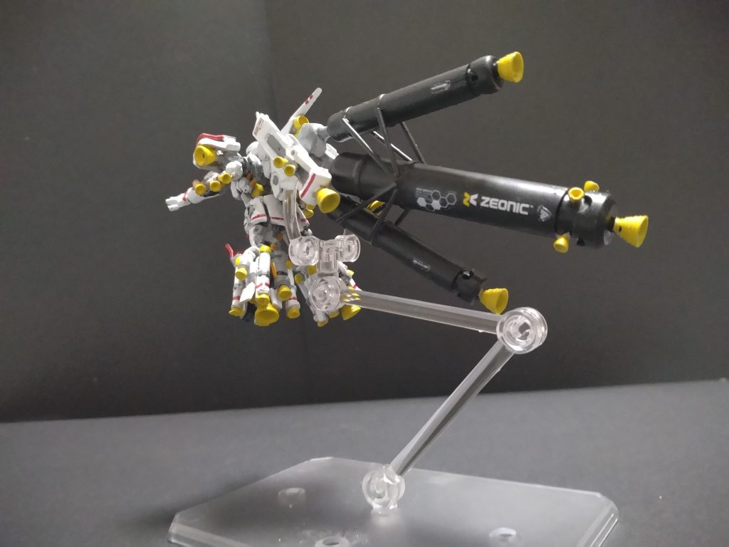 背部プロペラントは脱着可能です。