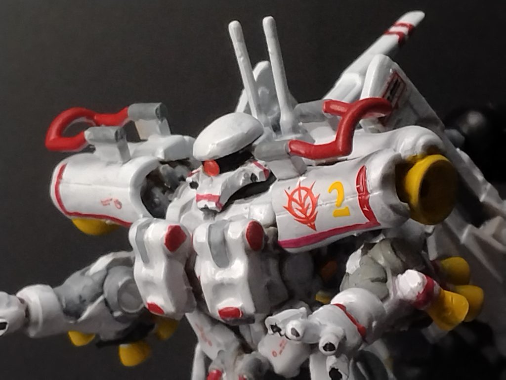 顔周りモノアイは3Dメタリックシールです。