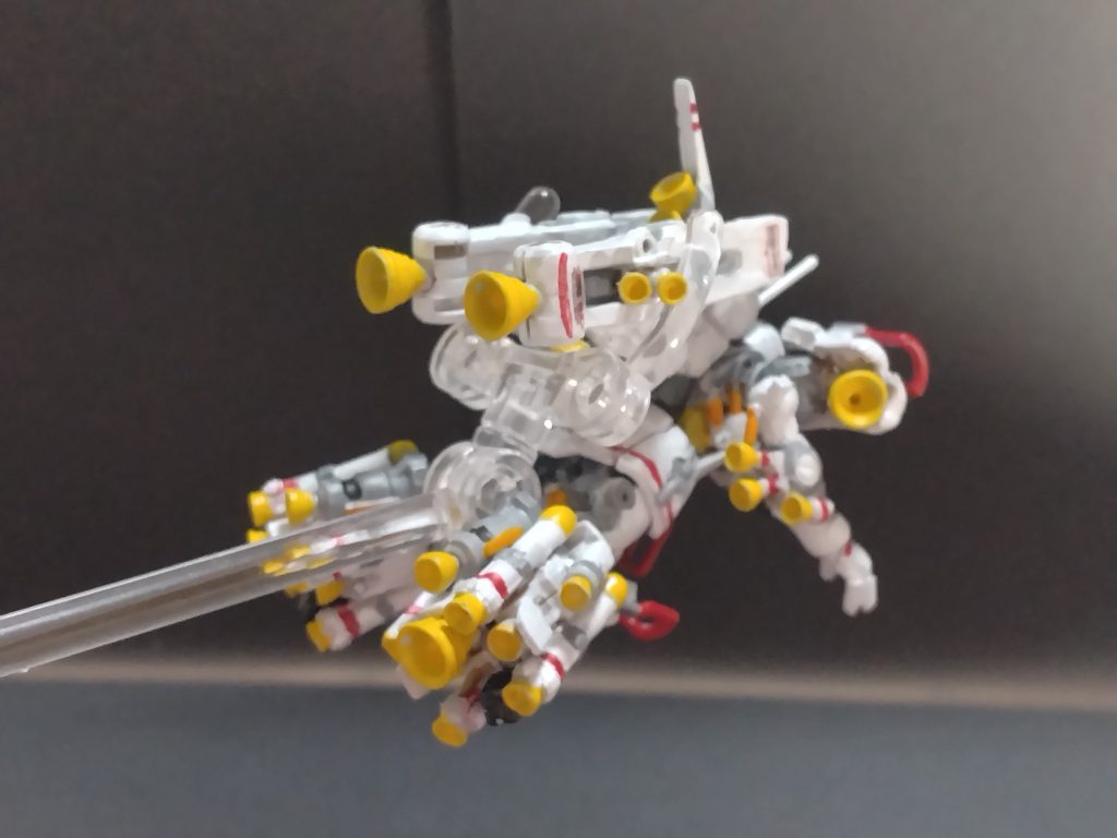 今回、MRホビーの水性ホビーカラーのガンダムホワイトを使用しました。かなり好みの白で当たりでした。