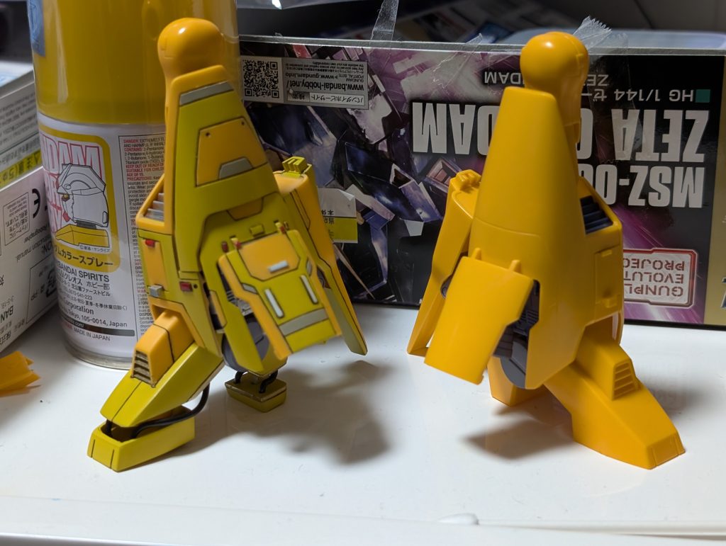 なにもないところにとことんディテールを入れ、パーツを複数に切り取り開閉できるようにしました。足の部分はリード線を使ってつなげてます。