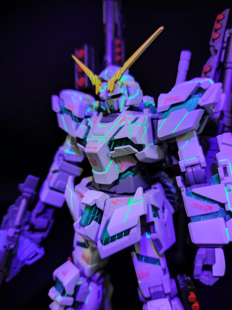 このライトは、紫がからないものもあるのでしょうか？よく知りませんので、ありあわせですみません。最後まで、見ていただいてありがとうございます。