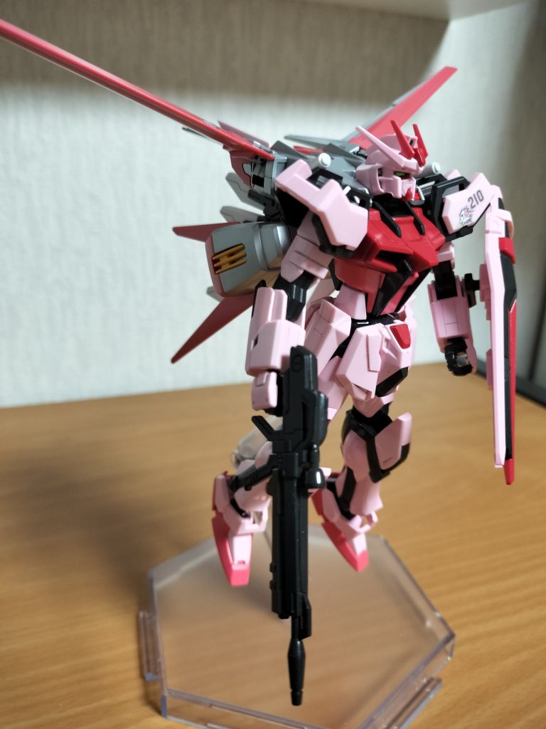 せっかくだから付いてたレールガン持たせればよかったですね。